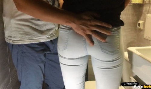 "Ты что, женат?!" - С пьяной телкой в туалете ночного клуба!